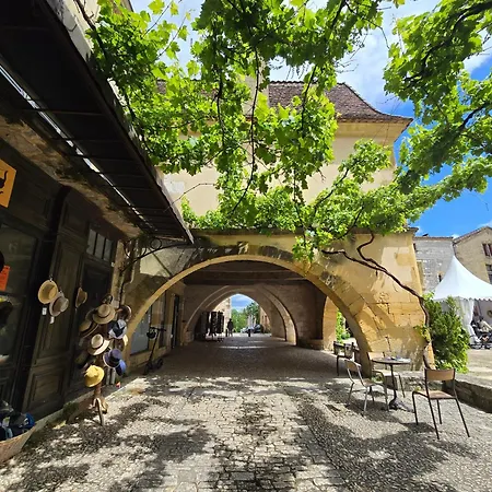 Bed & Breakfast Les Pierres Du Perigord 200 Couze-et-Saint-Front